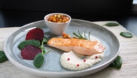 Filet De Saumon Puree Legumes